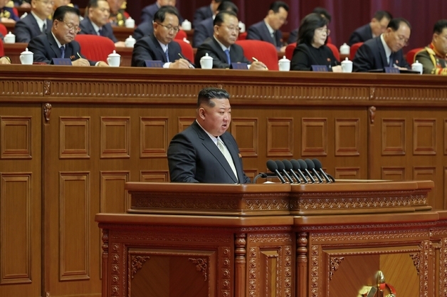 北, '핵+재래식' 병진 노선 공식화…"적들에 불안과 공포 심어줄 것"