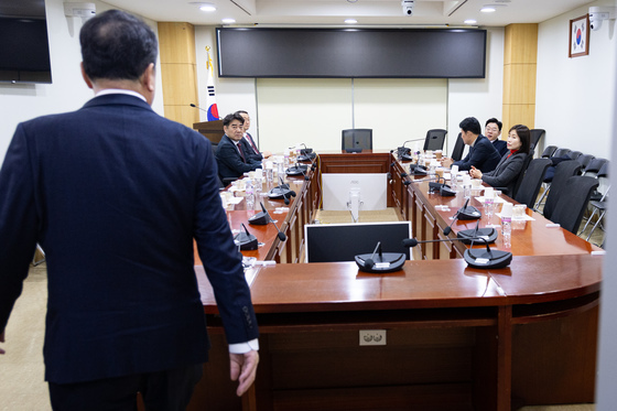 국힘 개혁파, 장동혁 지도부 '尹어게인' 노선 토론 위한 의총 소집 요구