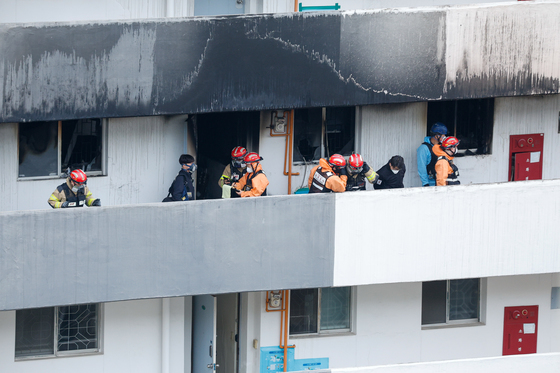 은마아파트 화재 현장 감식하는 경찰·소방