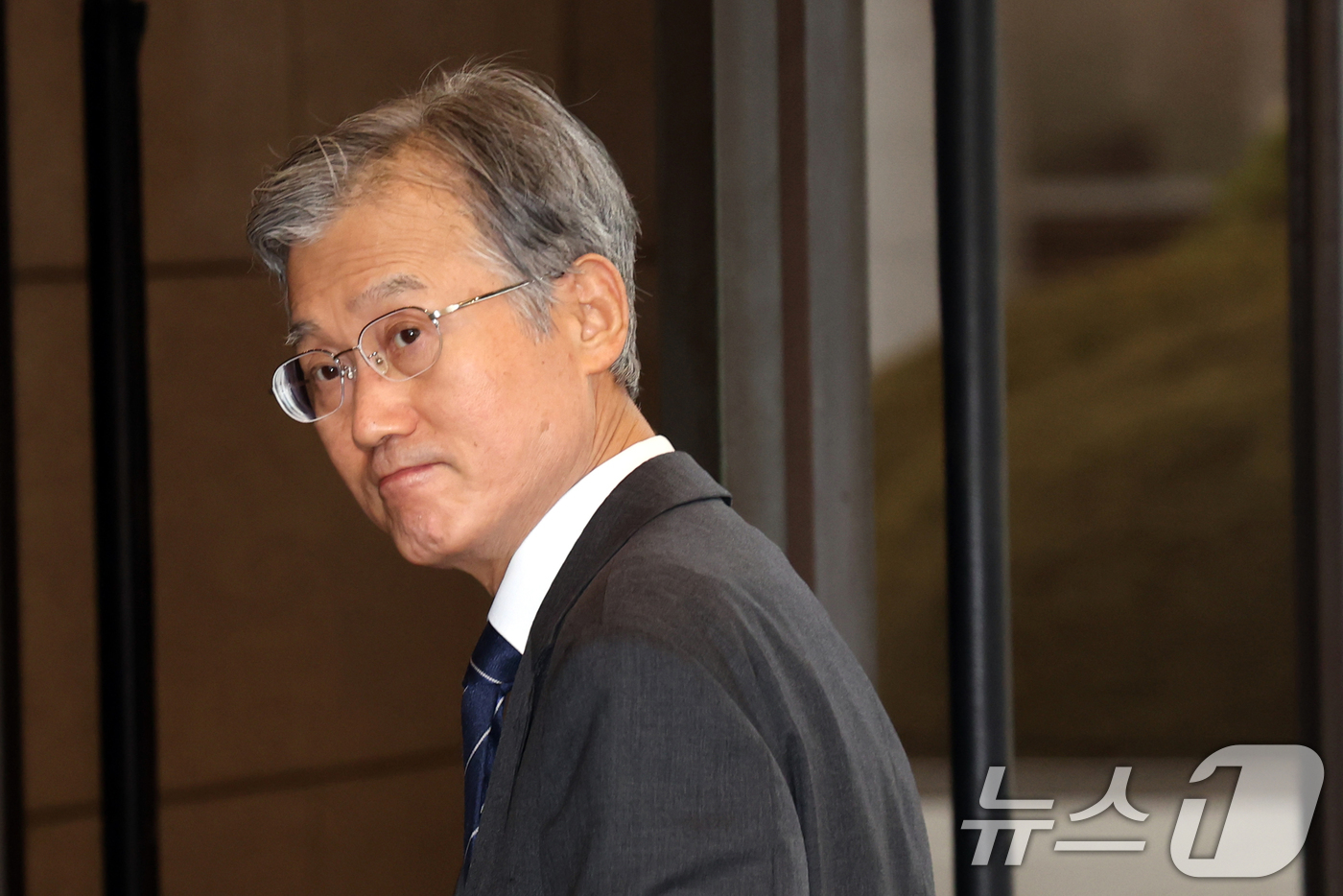 (서울=뉴스1) 황기선 기자 = 조희대 대법원장이 24일 오전 서울 서초구 대법원으로 출근하고 있다. 2026.2.24/뉴스1