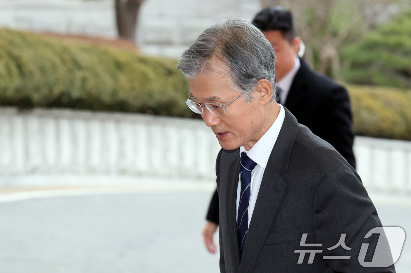 (서울=뉴스1) 황기선 기자 = 조희대 대법원장이 24일 오전 서울 서초구 대법원으로 출근하고 있다. 2026.2.24/뉴스1