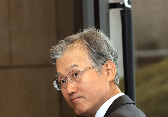 출근하는 조희대 대법원장