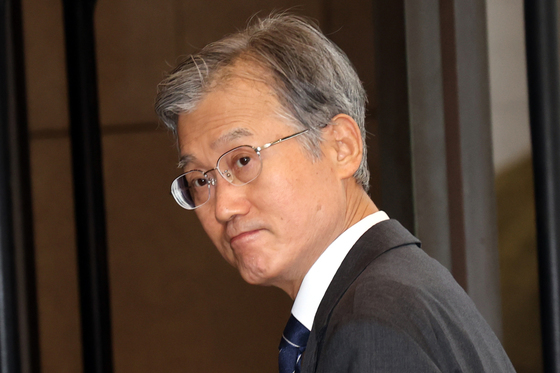 출근하는 조희대 대법원장