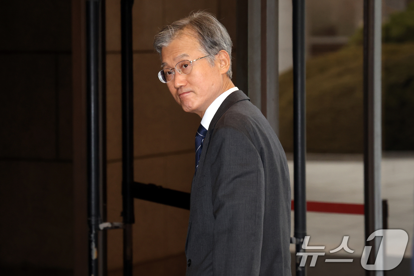 (서울=뉴스1) 황기선 기자 = 조희대 대법원장이 24일 오전 서울 서초구 대법원으로 출근하고 있다. 2026.2.24/뉴스1