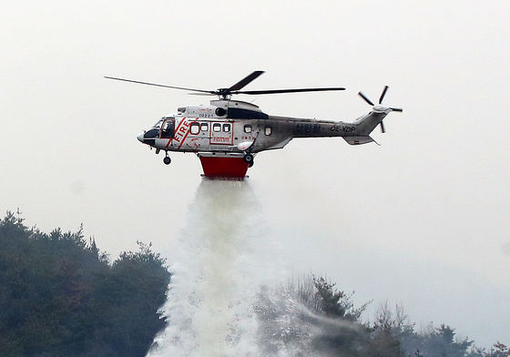 밀양 산불 진화율 85% 돌파…헬기 34대 투입, 화선 5.5㎞ 진화