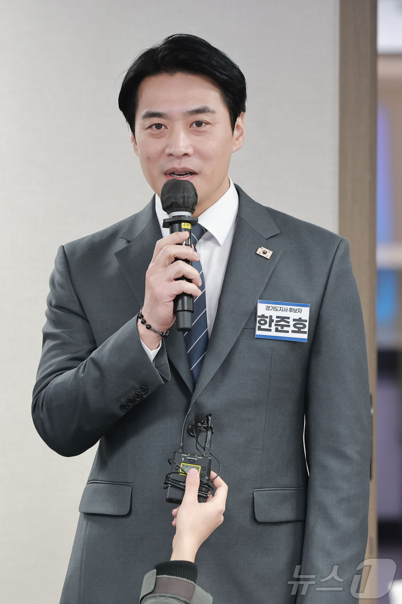 (서울=뉴스1) 이광호 기자 = 6·3 지방선거 경기도지사에 도전하는 한준호 더불어민주당 의원이 24일 서울 영등포구 여의도 더불어민주당 중앙당사에서 열린 광역단체장 후보 면접에 …