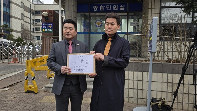 전한길, 계엄군 맞선 靑부대변인 고발…"계엄군 무기여도 뺏으면 범죄"