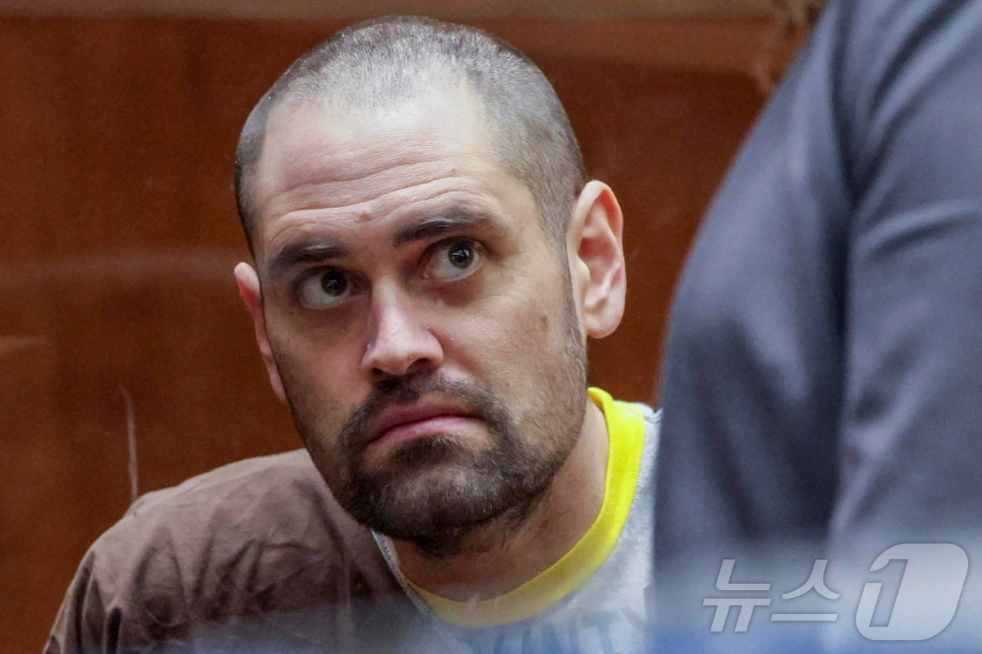 (로스앤젤레스 로이터=뉴스1) 김경민 기자 = 미국 캘리포니아주 로스앤젤레스(LA) 카운티 고등법원에 닉 라이너가 23일(현지시간) 부모를 살해하고 도주한 혐의에 대한 재판을 받기 …