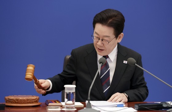 李대통령 '계곡 불법점용 소탕' 시즌2…"못본 척 단속 안하면 징계·처벌"