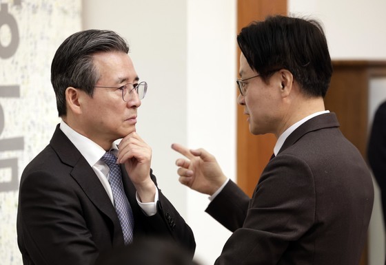 대화하는 김용범 정책실장·김정관 장관