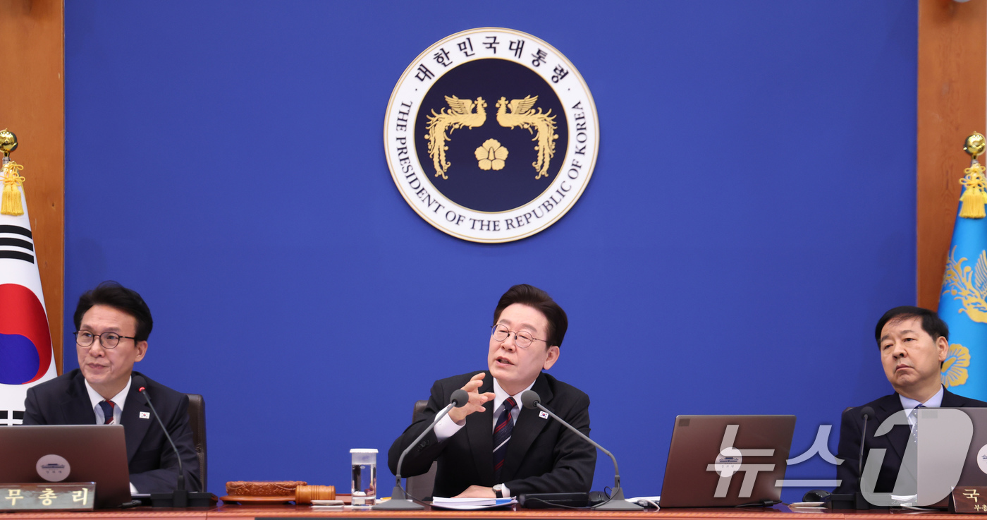 (서울=뉴스1) 허경 기자 = 이재명 대통령이 24일 청와대에서 열린 국무회의에서 발언을 하고 있다. 2026.2.24/뉴스1