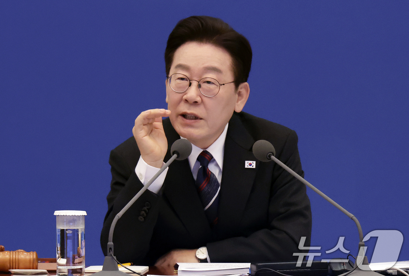 (서울=뉴스1) 허경 기자 = 이재명 대통령이 24일 청와대에서 열린 국무회의에서 발언을 하고 있다. 2026.2.24/뉴스1