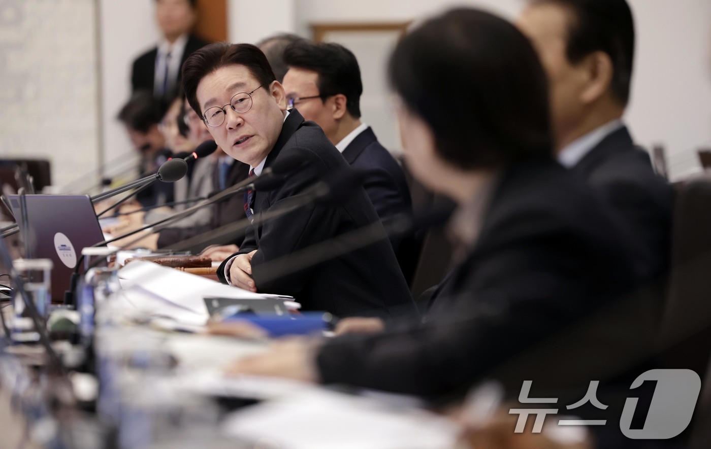 (서울=뉴스1) 허경 기자 = 이재명 대통령이 24일 청와대에서 열린 국무회의에서 발언을 하고 있다. 2026.2.24/뉴스1