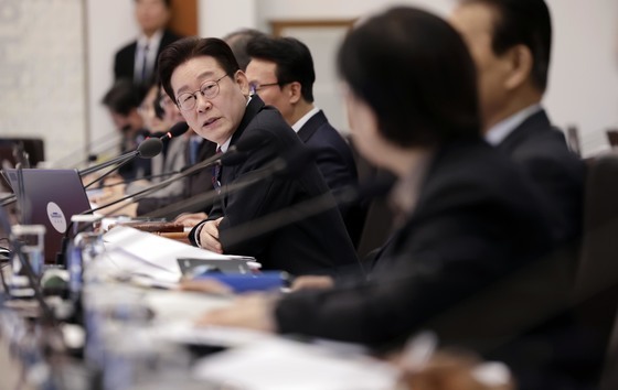 '세입자 낀 매물 최대 2년 실거주 유예' 개정안 국무회의 통과