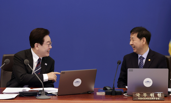 대화하는 이재명 대통령·구윤철 부총리