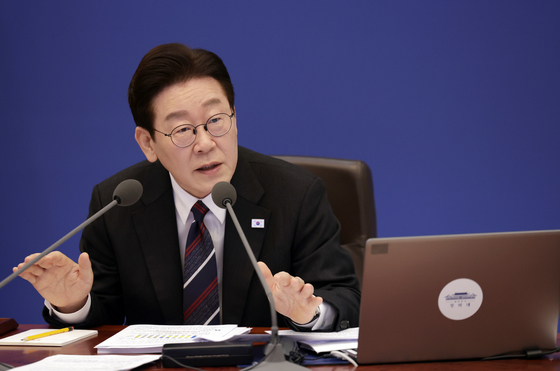 李대통령 "농지 관리 너무 엉망, 투기 대상…정상화 해야"