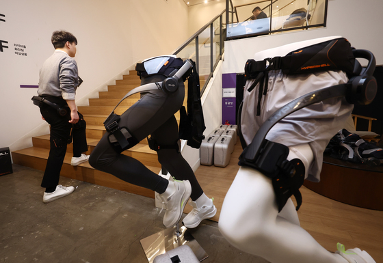 간편하게 입을 수 있는 웨어러블 로봇 '하이퍼쉘'