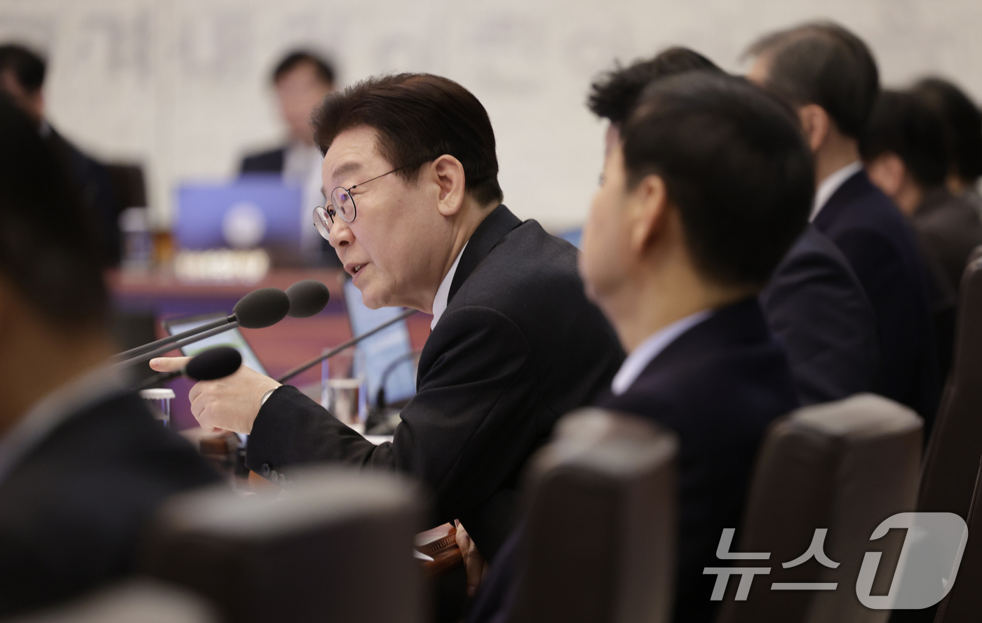 (서울=뉴스1) 허경 기자 = 이재명 대통령이 24일 청와대에서 열린 국무회의에서 발언을 하고 있다. 2026.2.24/뉴스1