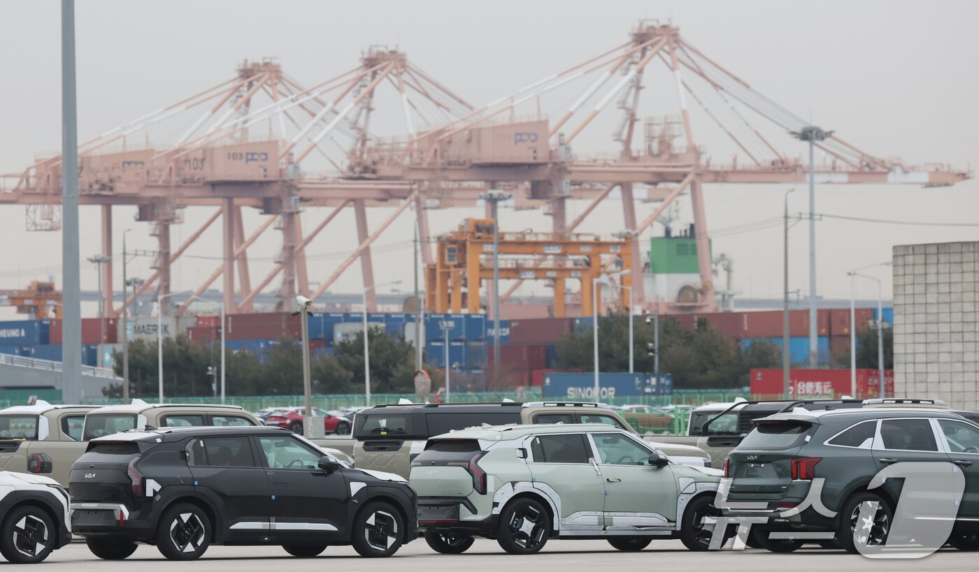 본문 이미지 -  사진은 24일 경기 평택시 포승읍 평택항의 모습. 2026.2.24 ⓒ 뉴스1 김영운 기자