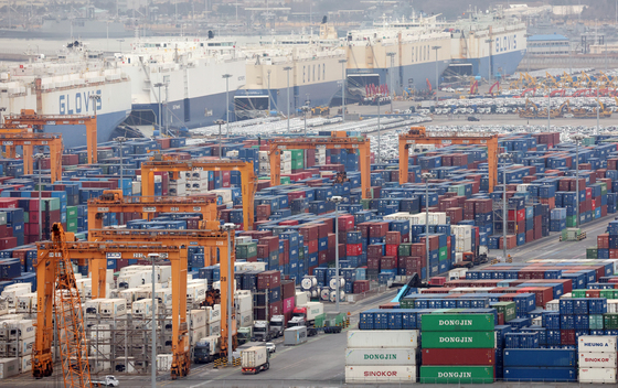 트럼프, 15% 글로벌관세 전격 발효