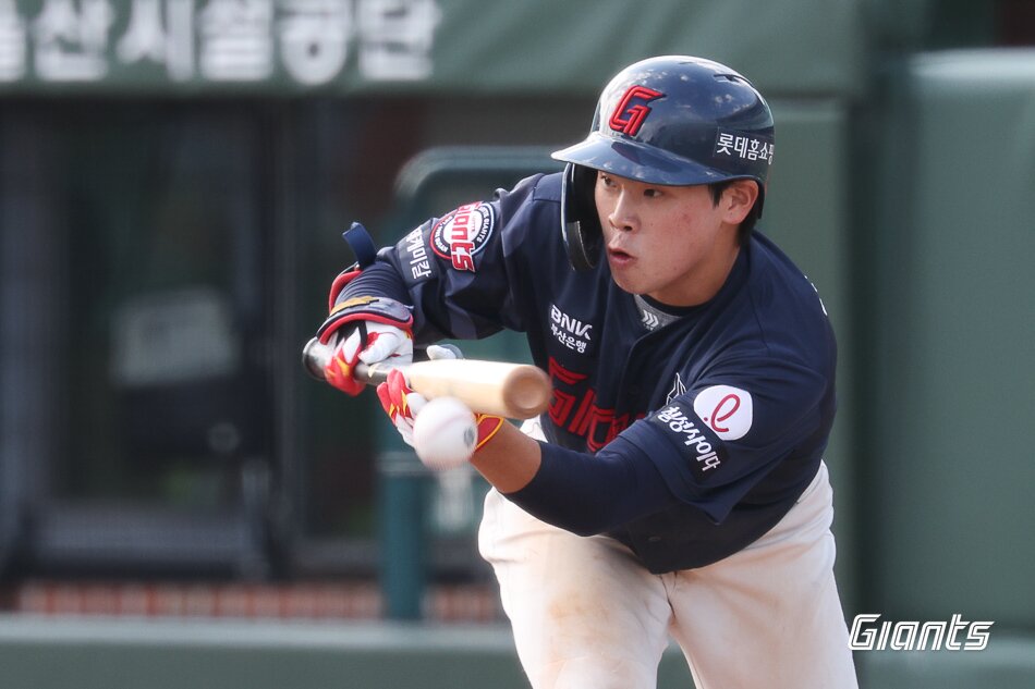 본문 이미지 - 롯데 자이언츠 3루수 기회를 얻은 박찬형. (롯데 자이언츠 제공)