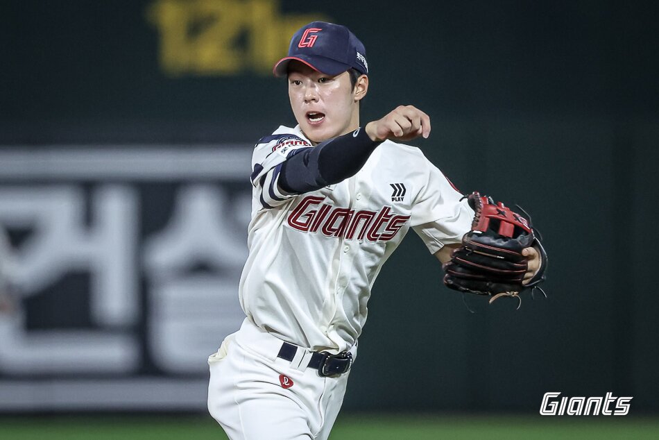 본문 이미지 - 롯데 자이언츠 2루수 기회를 얻은 한태양. (롯데 자이언츠 제공)