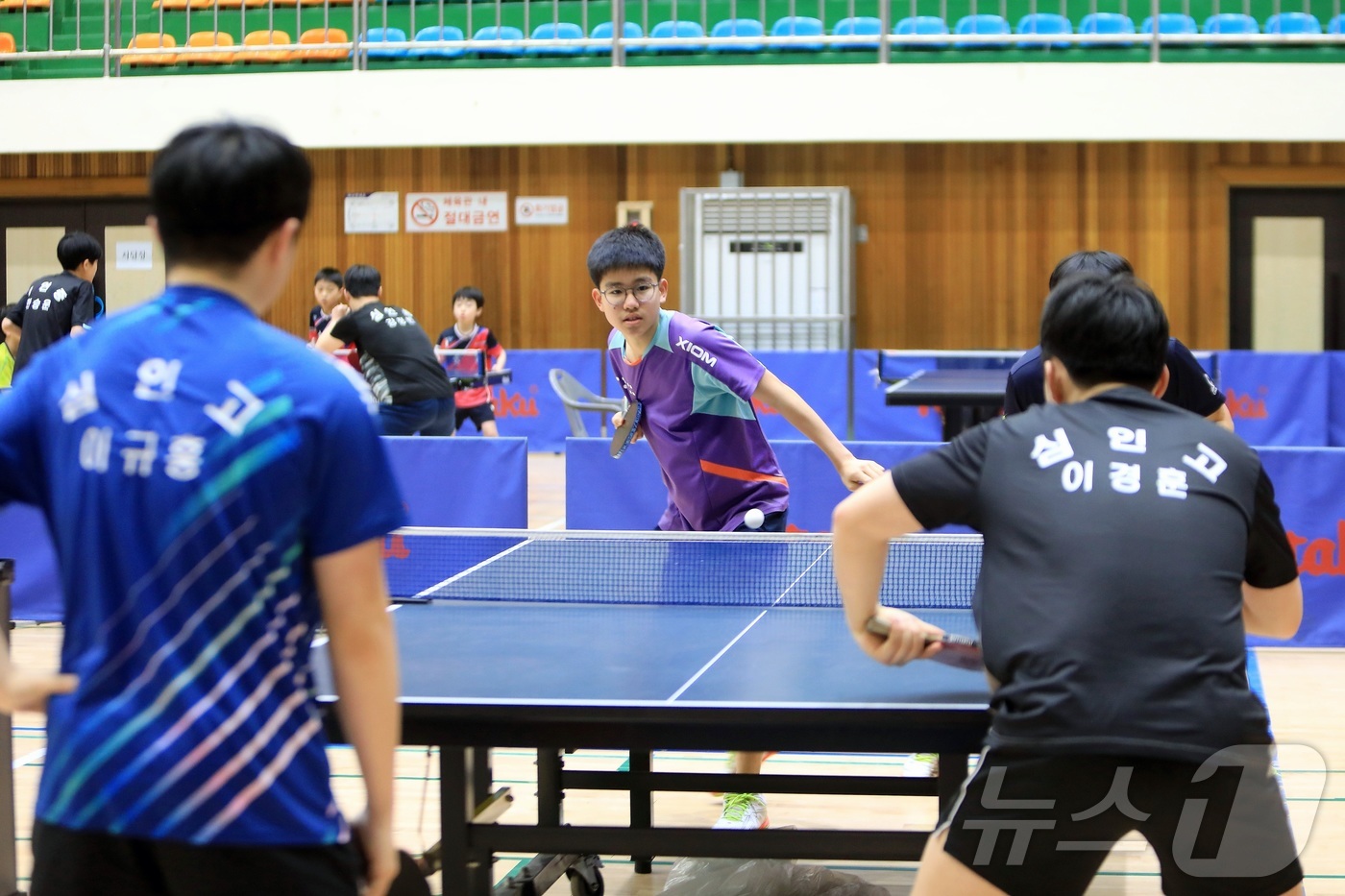 (인제=뉴스1) 이종재 기자 = 강원 인제군탁구협회가 주관주최하는 '2026 하늘내린 인제 전국 탁구 스토브리그'가 24일 인제체육관에서 100여명이 참여한 가운데 진행됐다.(인제 …