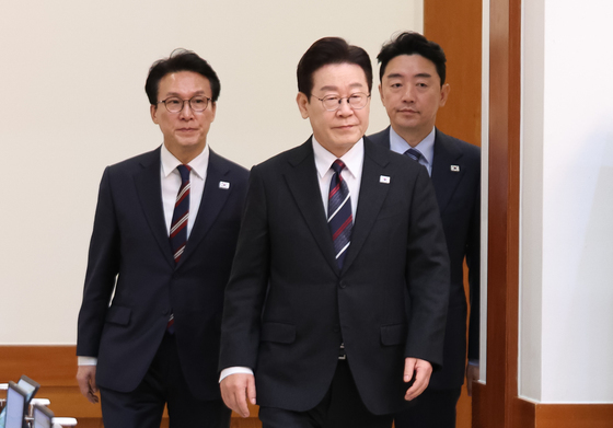 국무회의 참석하는 이재명 대통령