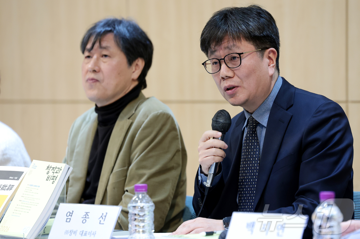 (서울=뉴스1) 권현진 기자 = 염종선 창비 대표이사가 24일 오전 서울 마포구 창비서교빌딩 50주년홀에서 열린 '창작과비평' 창간 60주년 기념 신년 기자간담회에서 인사말을 하고 …