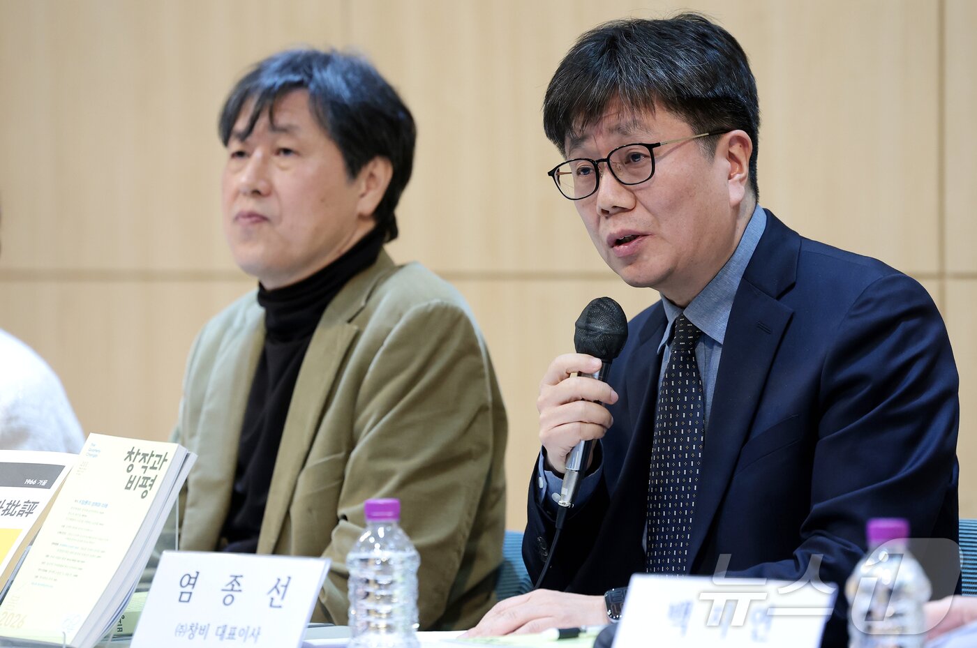 본문 이미지 - 염종선 창비 대표이사가 24일 오전 서울 마포구 창비서교빌딩 50주년홀에서 열린 '창작과비평' 창간 60주년 기념 신년 기자간담회에서 인사말을 하고 있다. ⓒ 뉴스1 권현진 기자