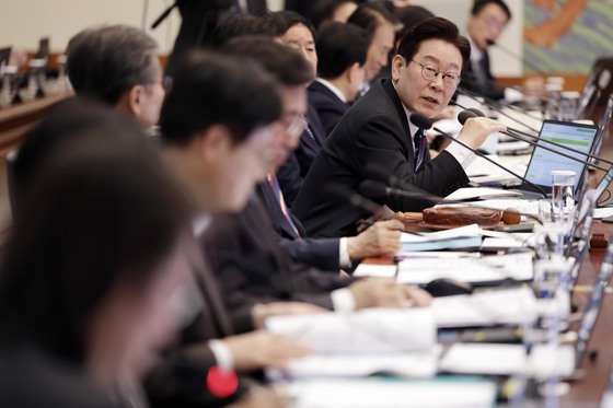 李대통령 "올해 산불 60% 더 발생…이유가 대체 뭔가"