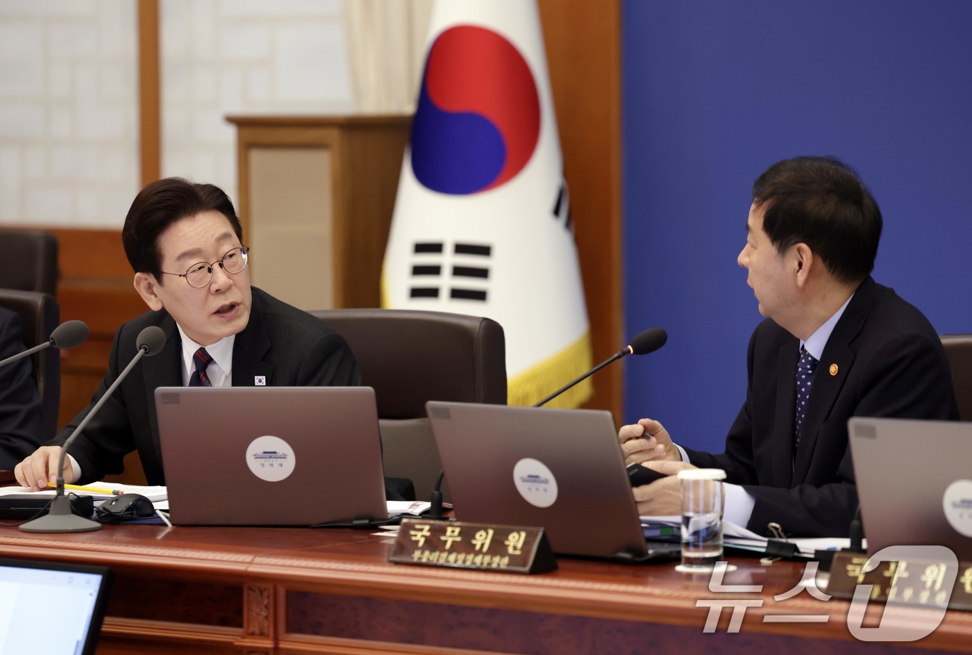 (서울=뉴스1) 허경 기자 = 이재명 대통령이 24일 청와대에서 열린 국무회의에서 발언을 하고 있다. 2026.2.24/뉴스1