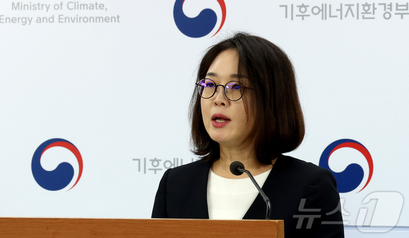 (세종=뉴스1) 김기남 기자 = 김은경 기후에너지환경부 물환경정책관이 지난 24일 세종시 정부세종청사에서  2030년까지 하절기 낙동강 본류 주요 취수지점 수질을 1등급 수준으로 …