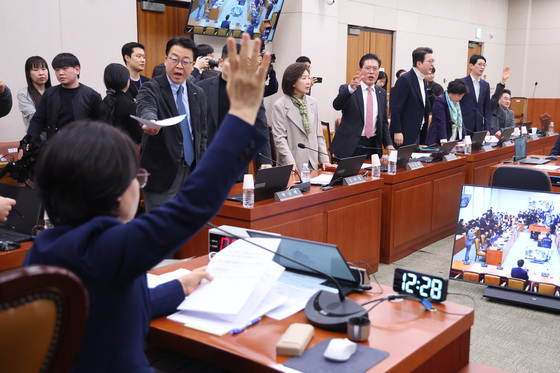 野 반발 속 전남광주 통합법만 법사위 통과…'尹사면금지법' 계류(종합)
