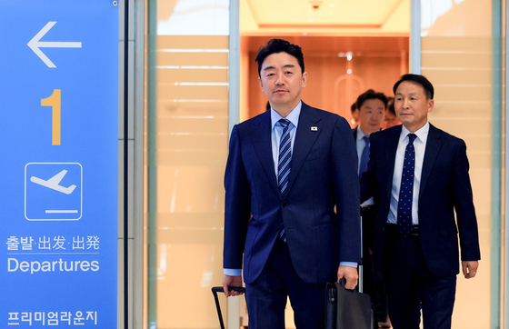 강훈식, UAE 출국…"대통령 특사 자격, 방산·AI 협력 확대"