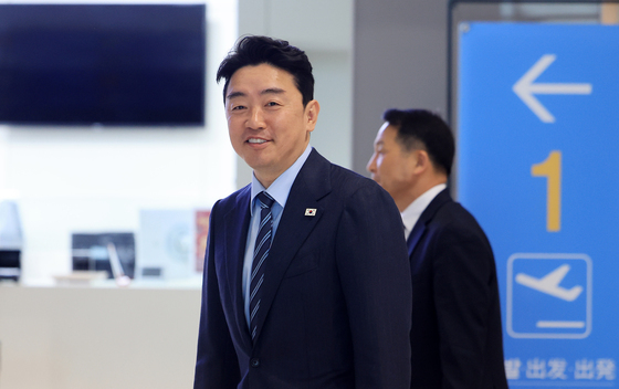 두바이로 향하는 강훈식 비서실장