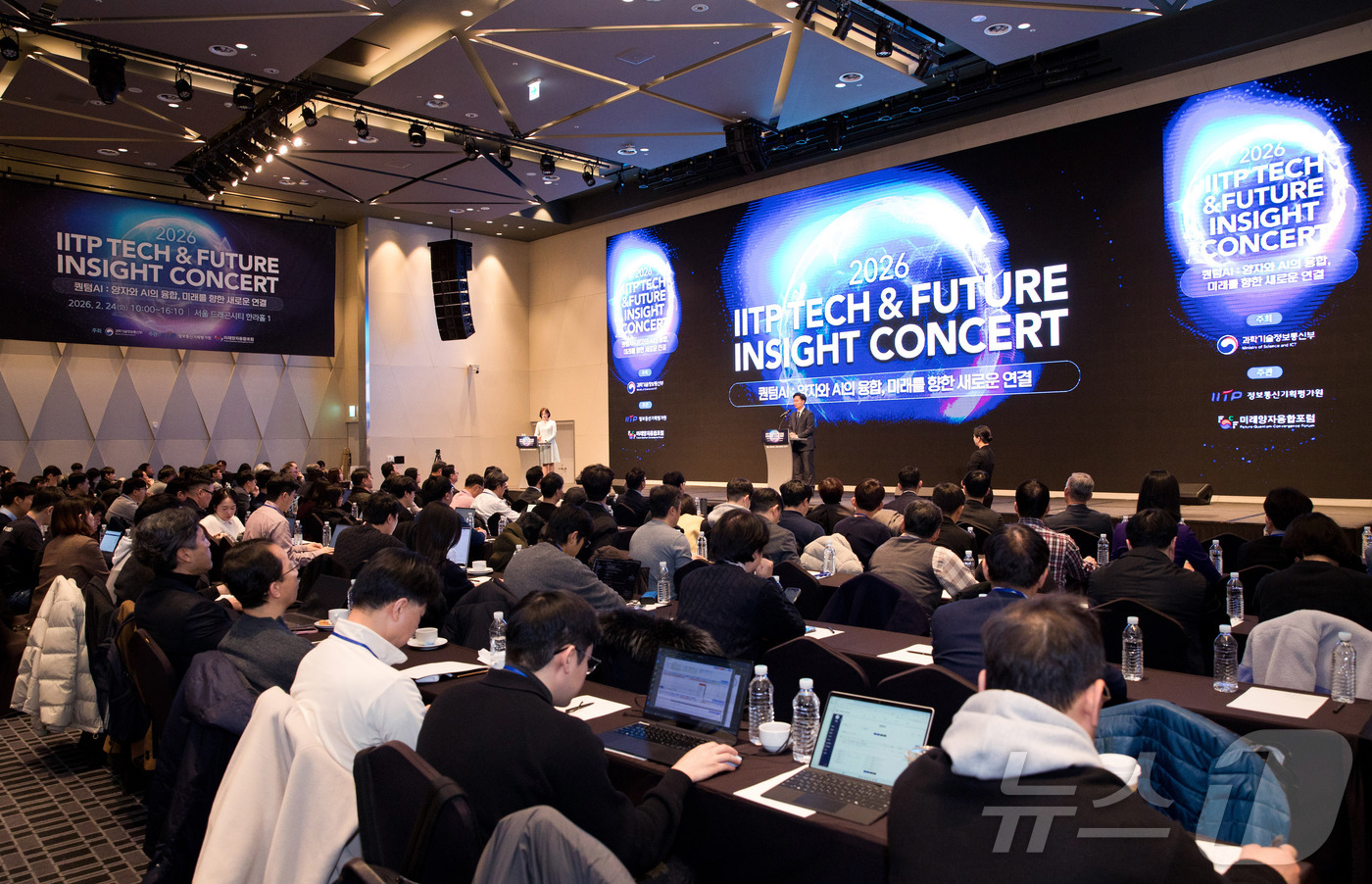 (서울=뉴스1) = 구혁채 과학기술정보통신부 제1차관이 24일 오전 서울 용산구 드래곤시티호텔에서 열린 2026 테크-퓨처 인사이트 콘서트에서 축사를 하고 있다. (과학기술정보통신 …