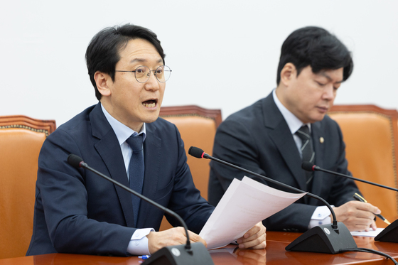 행정통합법 관련 기자간담회 발언하는 천준호 원내 수석