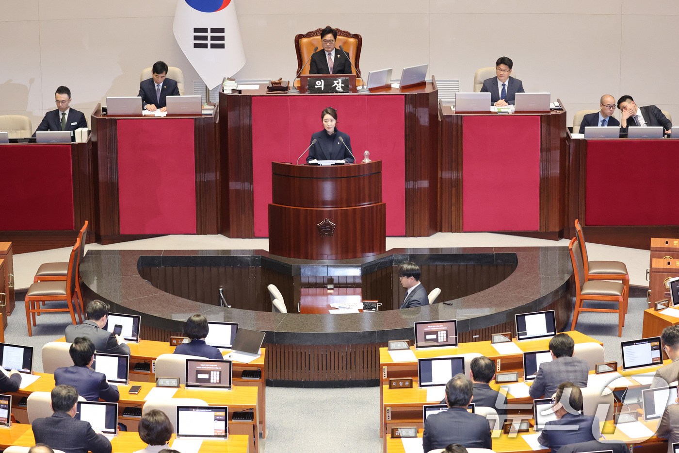 (서울=뉴스1) 신웅수 기자 = 강선우 무소속 의원이 24일 서울 여의도 국회에서 열린 제432회국회(임시회) 제8차 본회의에서 신상 발언을 하고 있다. 2026.2.24/뉴스1