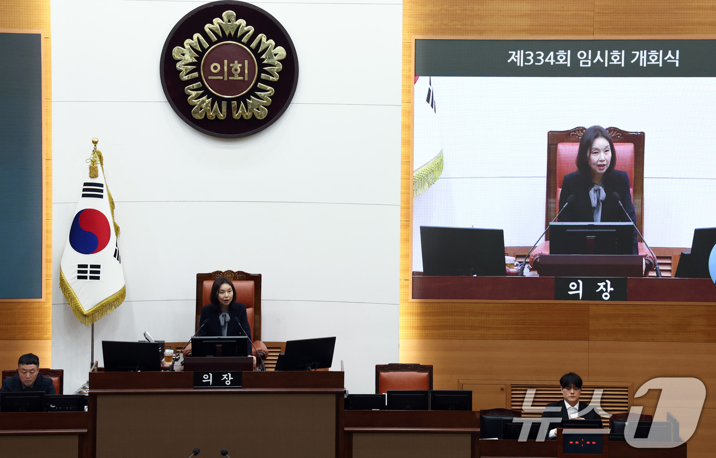 (서울=뉴스1) 최지환 기자 = 최호정 서울시의회 의장이 24일 오후 서울 중구 서울시의회에서 열린 334회 임시회 개회식에서 개회사를 하고 있다. 2026.2.24/뉴스1