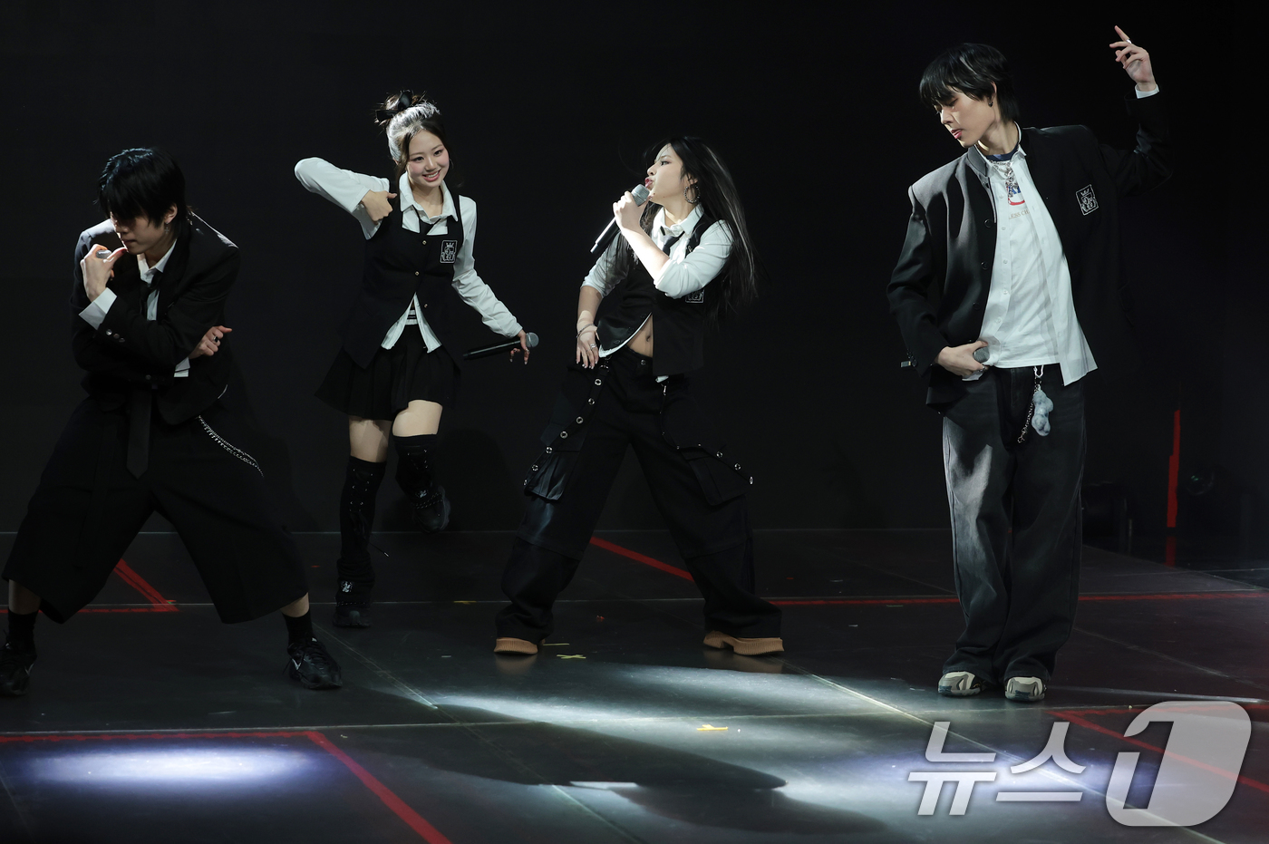 (서울=뉴스1) 권현진 기자 = 그룹 초코(ChoCo 예찬, 태조, 안판, 윤지)가 24일 오후 서울 마포구 쇼킹케이팝센터에서 열린 초코엔터 패밀리 앨범 ‘ChoCo La Fami …