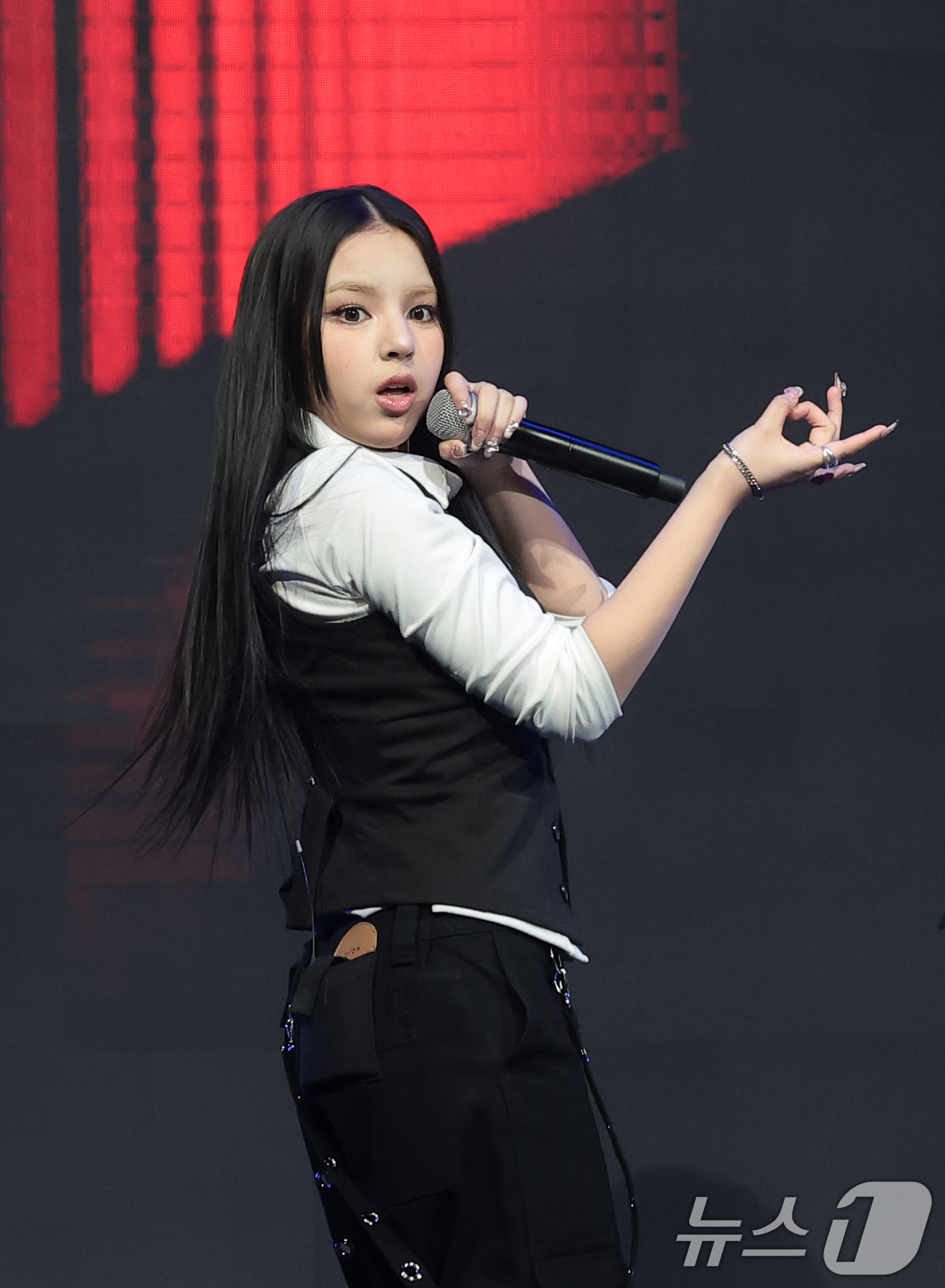 (서울=뉴스1) 권현진 기자 = 그룹 초코(ChoCo) 안판이 24일 오후 서울 마포구 쇼킹케이팝센터에서 열린 초코엔터 패밀리 앨범 ‘ChoCo La Familia’ 발매 기념 쇼 …