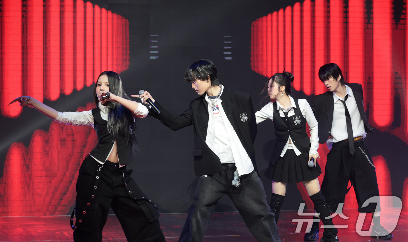 (서울=뉴스1) 권현진 기자 = 그룹 초코(ChoCo 예찬, 태조, 안판, 윤지)가 24일 오후 서울 마포구 쇼킹케이팝센터에서 열린 초코엔터 패밀리 앨범 ‘ChoCo La Fami …