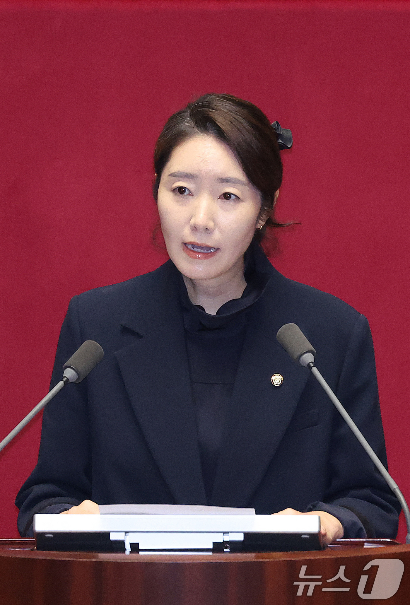 (서울=뉴스1) 신웅수 기자 = 강선우 무소속 의원이 24일 서울 여의도 국회에서 열린 제432회국회(임시회) 제8차 본회의에서 자신의 체포동의안에 대한 신상 발언을 하고 있다. …