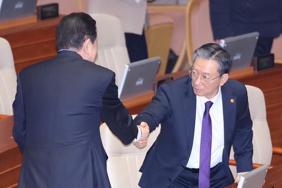 인사나누는 김병기·정성호