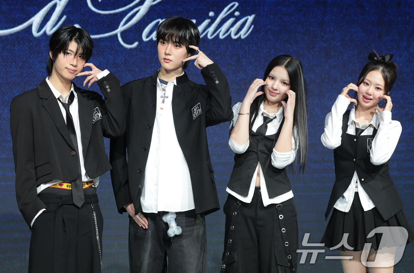 (서울=뉴스1) 권현진 기자 = 그룹 초코(ChoCo) 예찬(왼쪽부터)과 태조, 안판, 윤지가 24일 오후 서울 마포구 쇼킹케이팝센터에서 열린 초코엔터 패밀리 앨범 ‘ChoCo L …