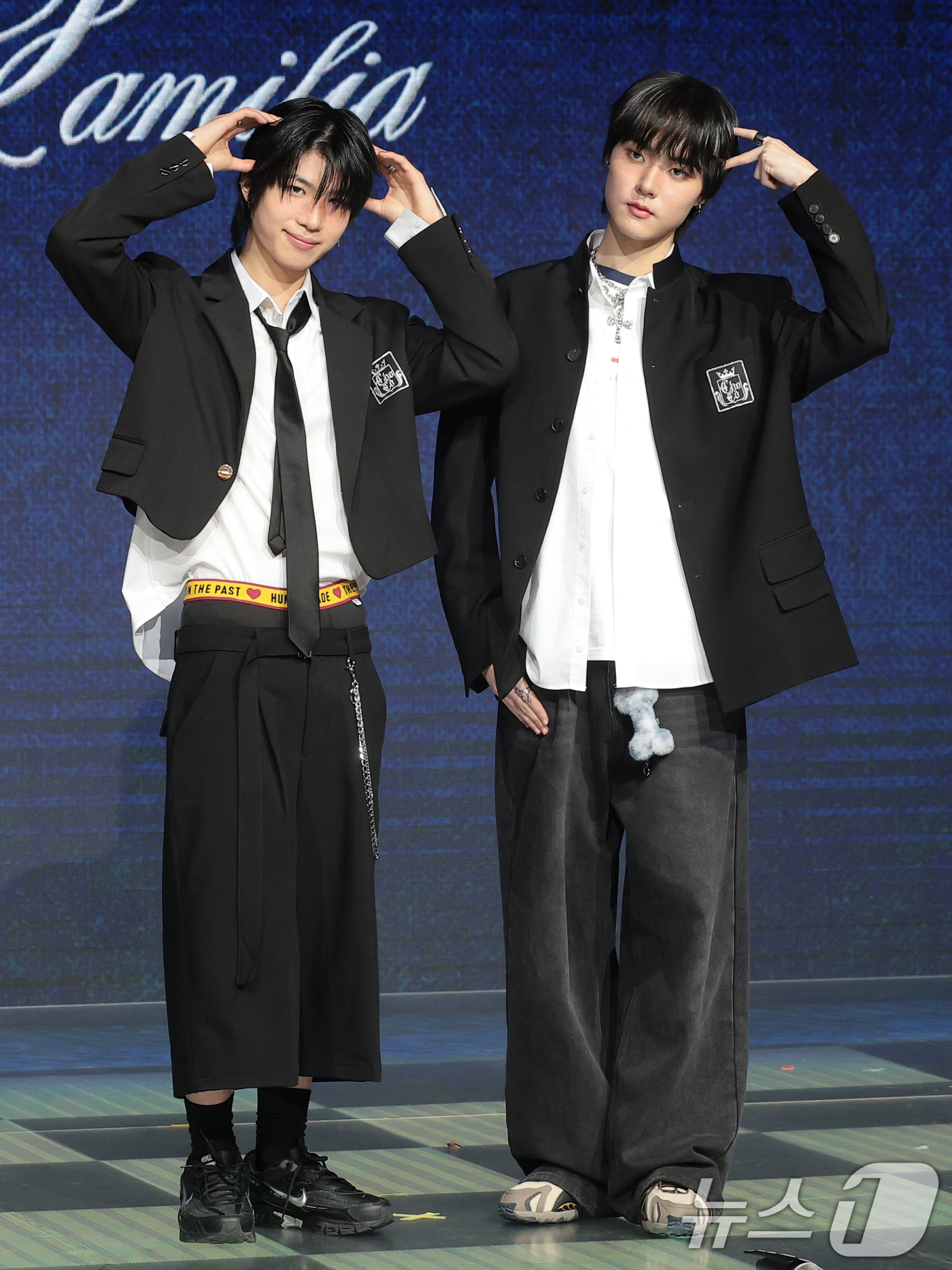 (서울=뉴스1) 권현진 기자 = 그룹 초코(ChoCo) 예찬과 태조(오른쪽)가 24일 오후 서울 마포구 쇼킹케이팝센터에서 열린 초코엔터 패밀리 앨범 ‘ChoCo La Familia …