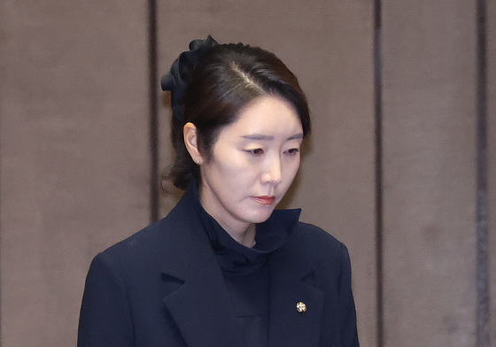 투표지 손에 쥔 강선우