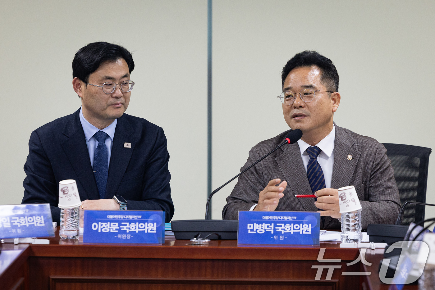 (서울=뉴스1) 유승관 기자 = 민병덕 더불어민주당 디지털자산 TF 위원이 24일 서울 여의도 국회 의원회관에서 TF 디지털자산입법안에 대한 자문위원 의견을 듣기 위해 열린 디지털 …