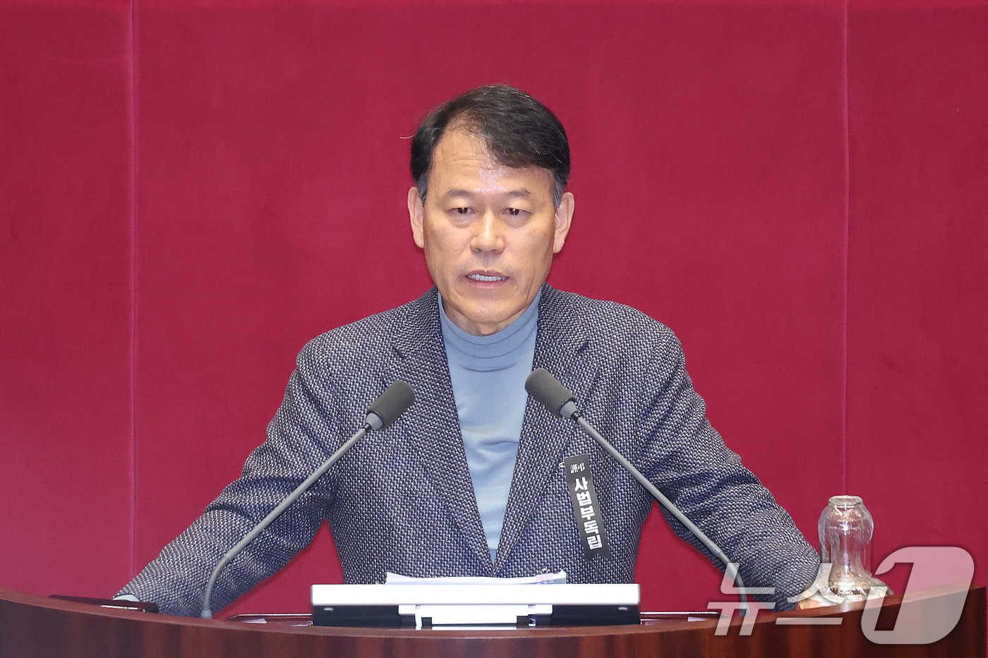 (서울=뉴스1) 신웅수 기자 = 윤한홍 국민의힘 의원이 24일 서울 여의도 국회에서 열린 제432회국회(임시회) 제8차 본회의에서 상법 일부개정법률안(대안)에 대한 무제한 토론(필 …